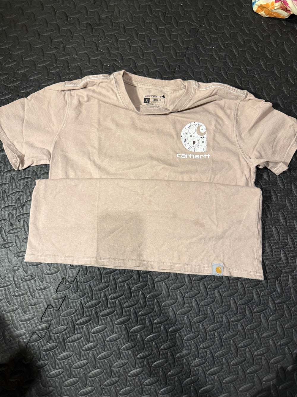 Carhartt women’s ' Mauve Short Sleeve Tee with Graphic Logo few little “oil” sta